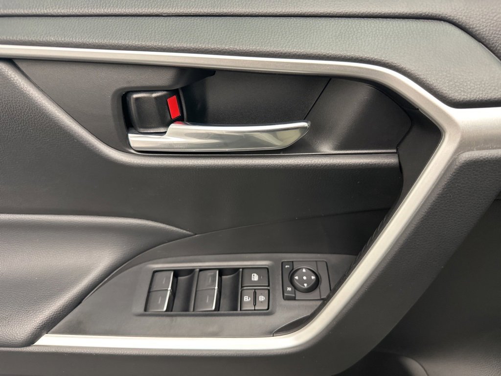 Used 2022 Toyota RAV4 XLE image 23