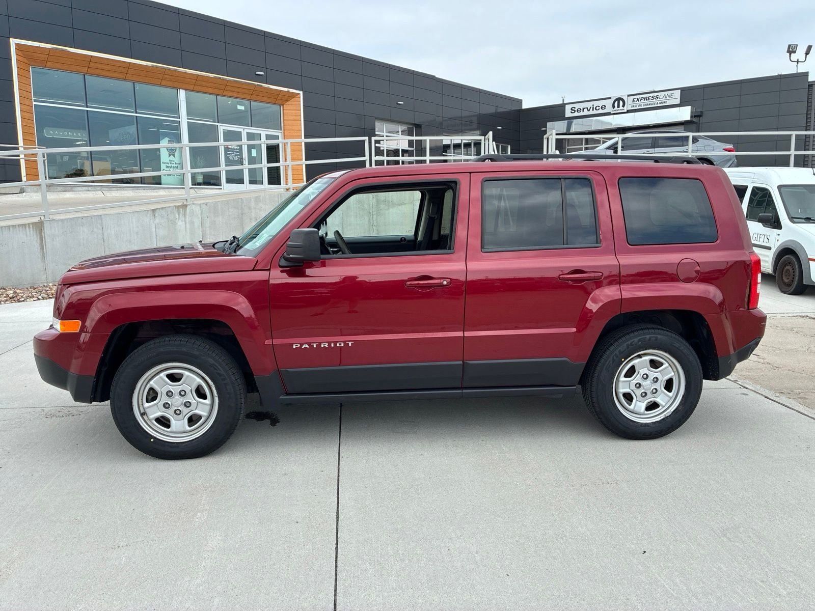 Used 2016 Jeep Patriot Sport w/ Power Value Group FWD image 2