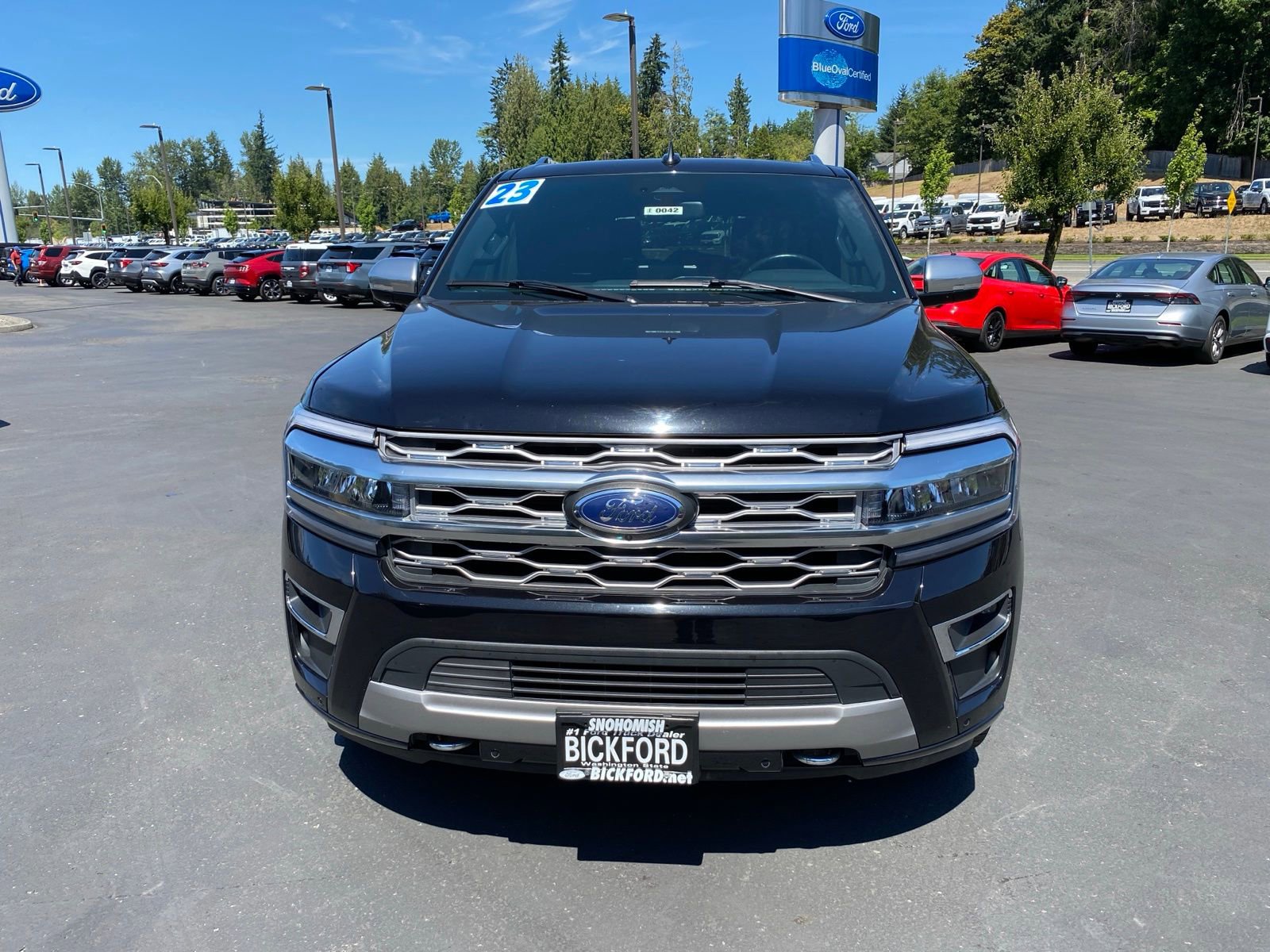 Used 2023 Ford Expedition Platinum image 2