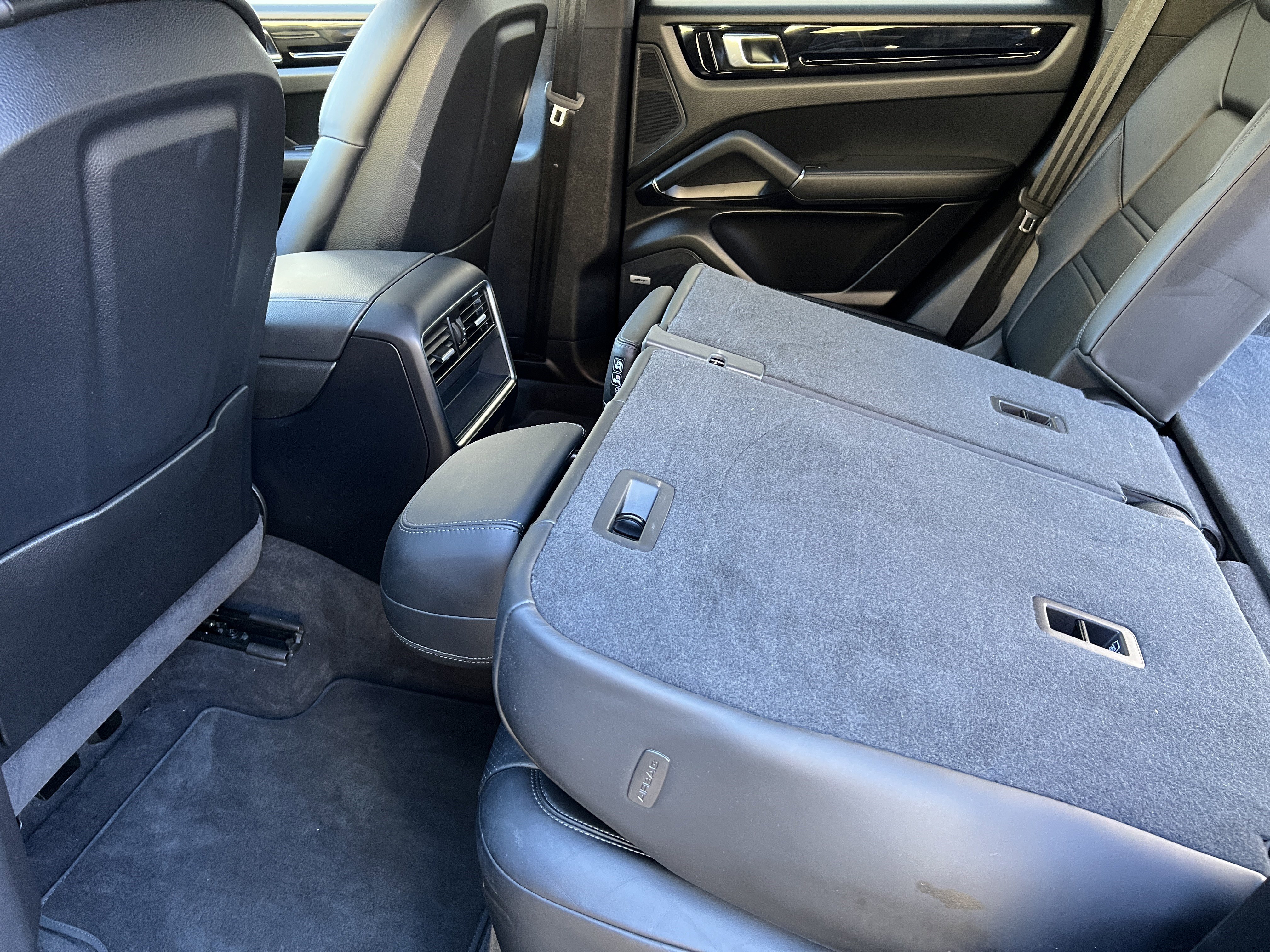 Used 2021 Porsche Cayenne Coupe w/ Premium Package image 15