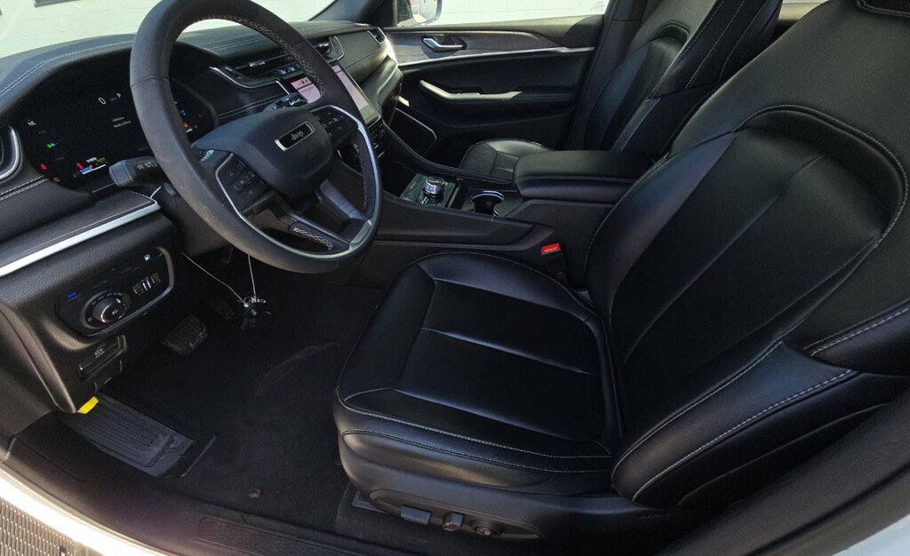 Used 2024 Jeep Grand Cherokee Limited 4xe image 12