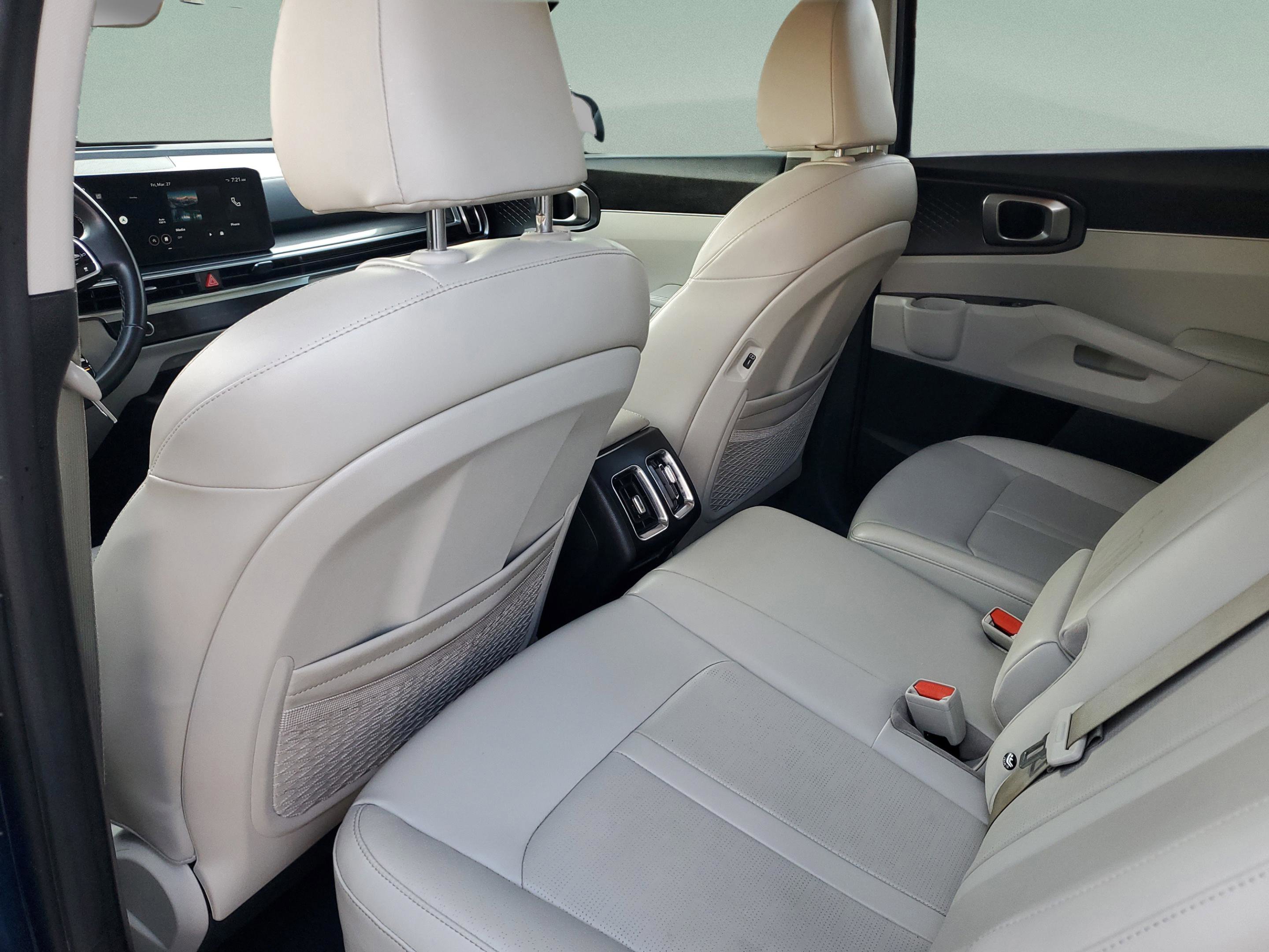 Certified 2025 Kia Sorento S image 9