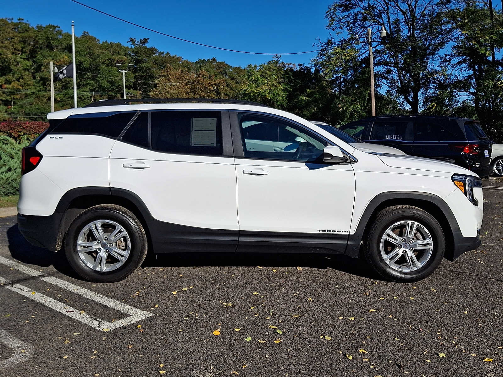 Used 2023 GMC Terrain SLE w/ Driver Convenience Package AWD/4WD image 7