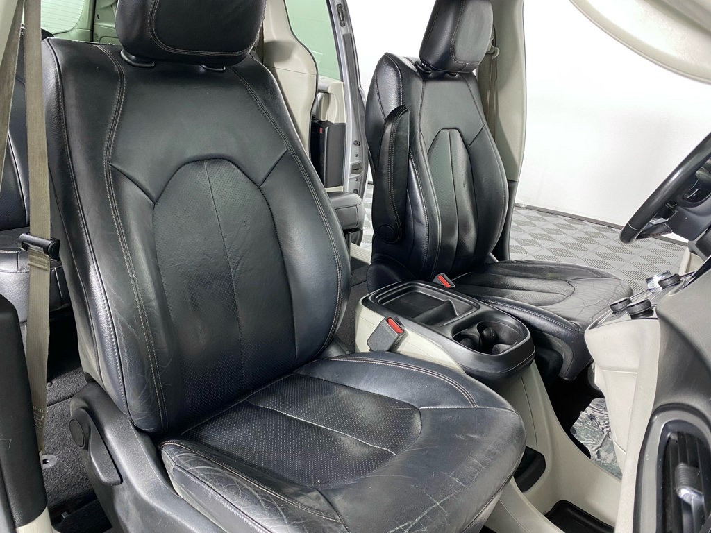 Used 2018 Chrysler Pacifica Touring-L FWD image 15