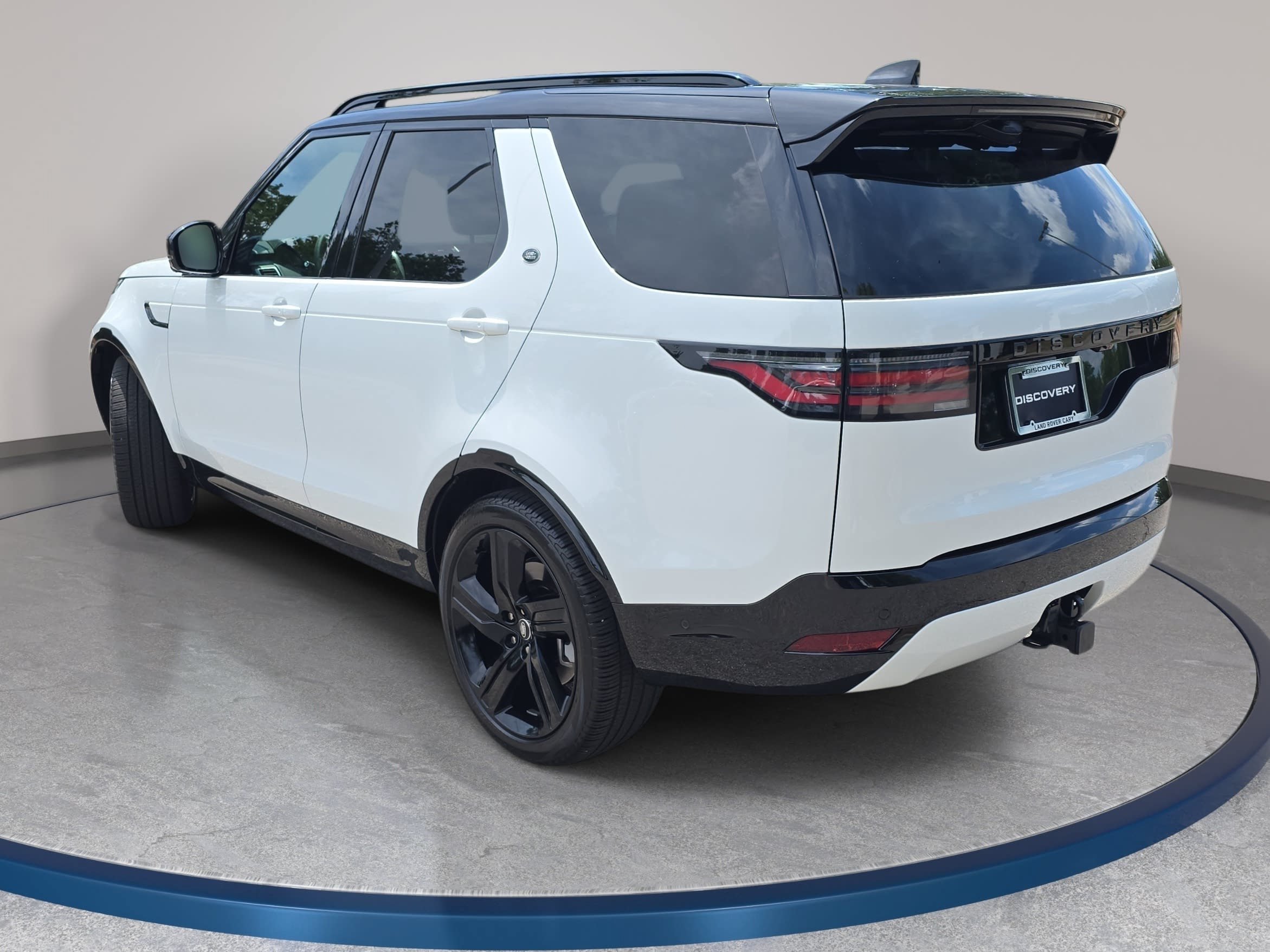Certified 2025 Land Rover Discovery Dynamic SE AWD/4WD image 7