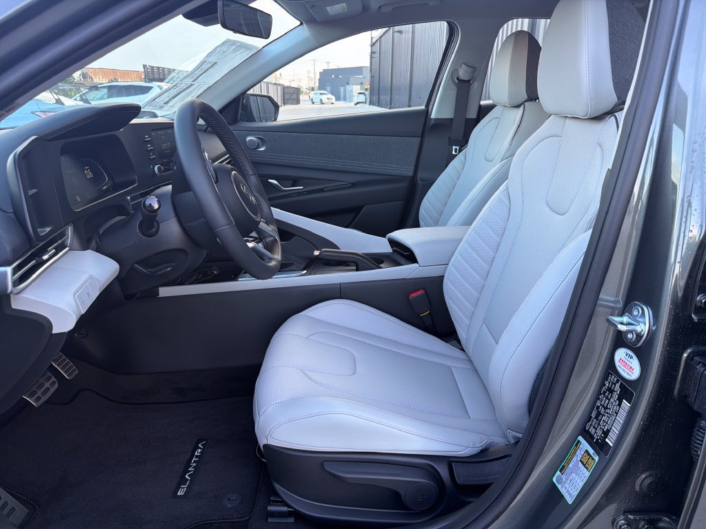 New 2026 Hyundai Elantra SEL Sport FWD image 15