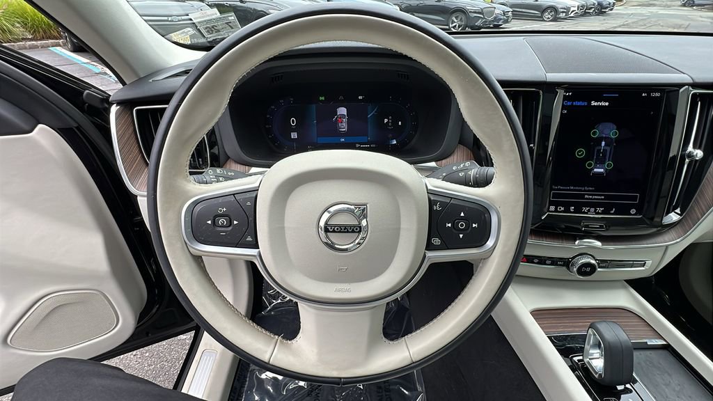 Used 2022 Volvo XC60 B5 Momentum w/ Climate Package image 27