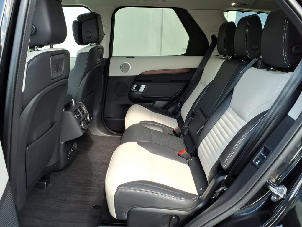 Certified 2025 Land Rover Discovery Dynamic SE AWD/4WD image 8