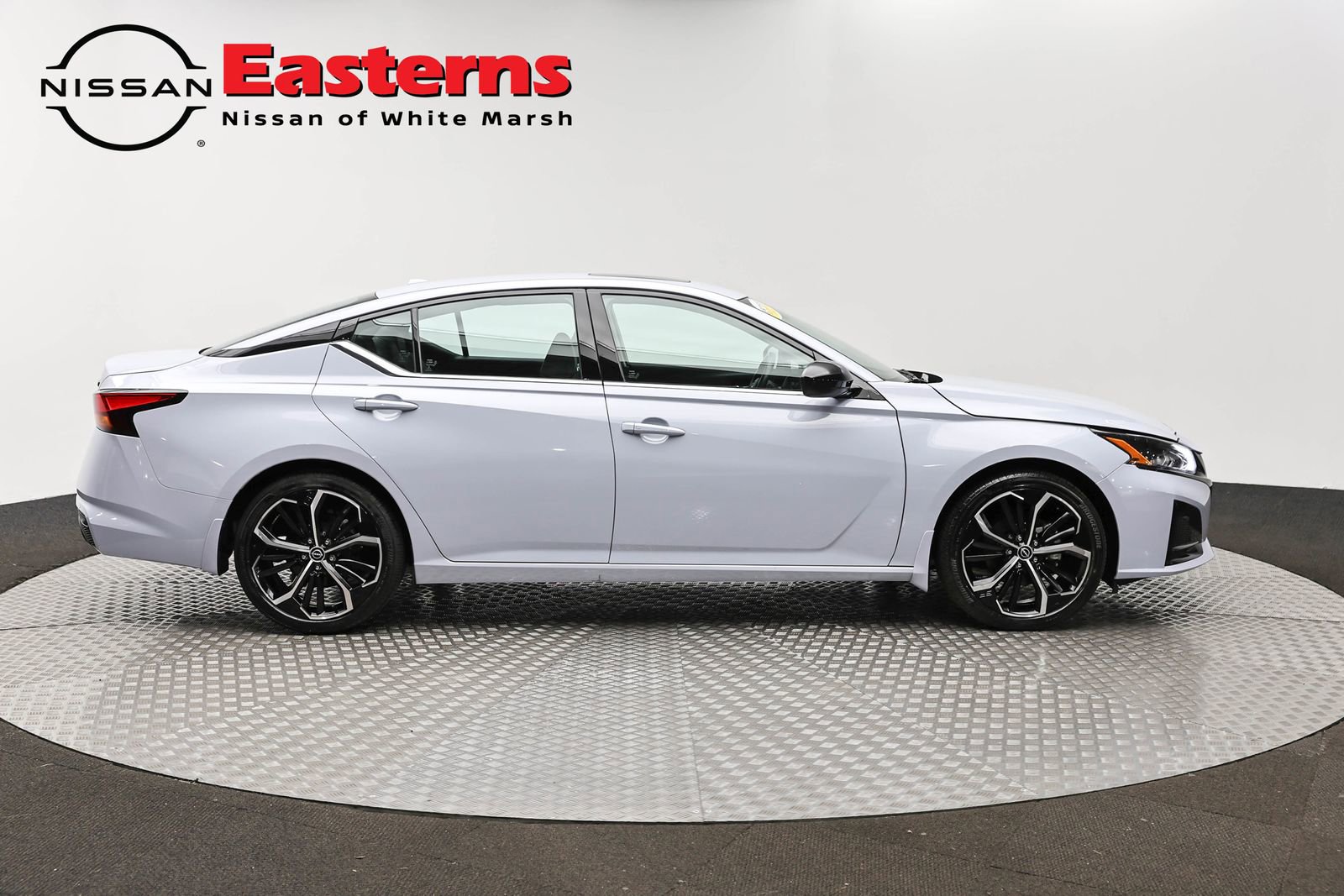 Used 2023 Nissan Altima 2.5 SR w/ SR Premium Package image 4