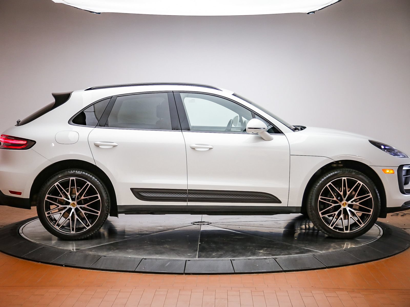 Certified 2026 Porsche Macan AWD/4WD image 41