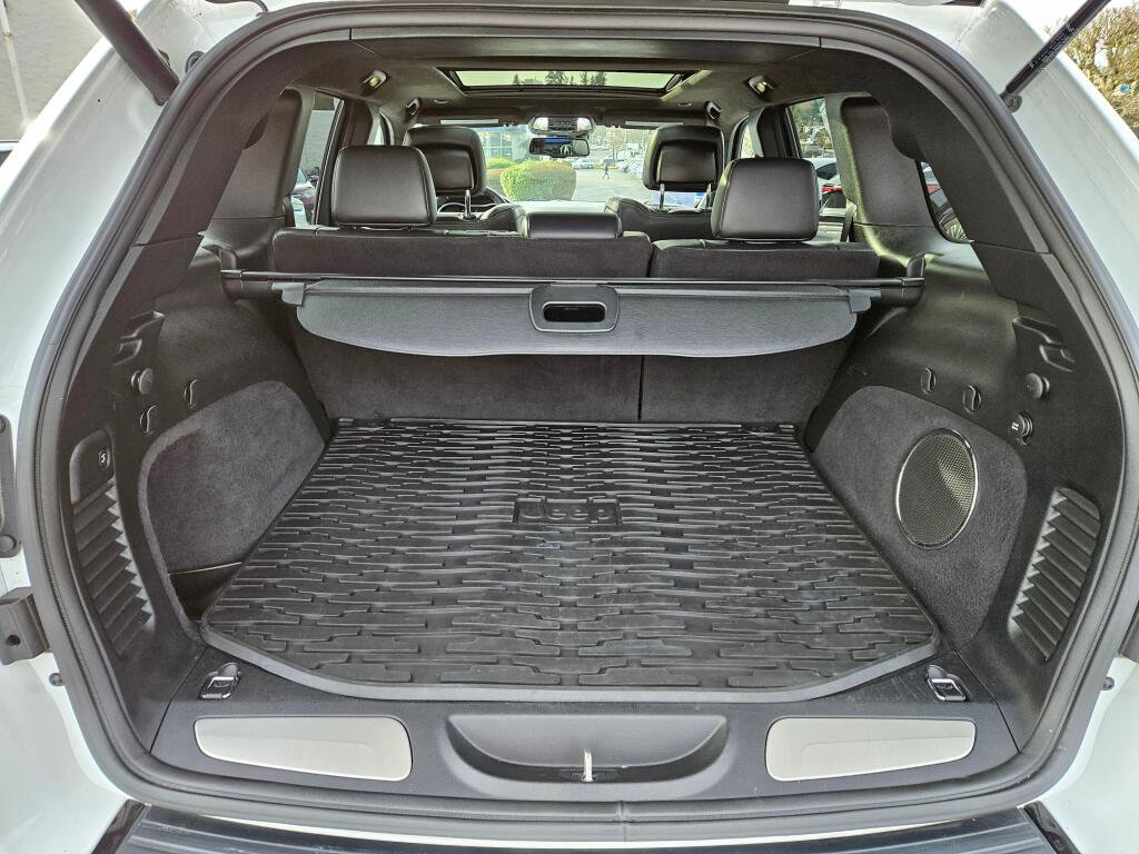 Used 2015 Jeep Grand Cherokee SRT w/ Luxury Group II image 17