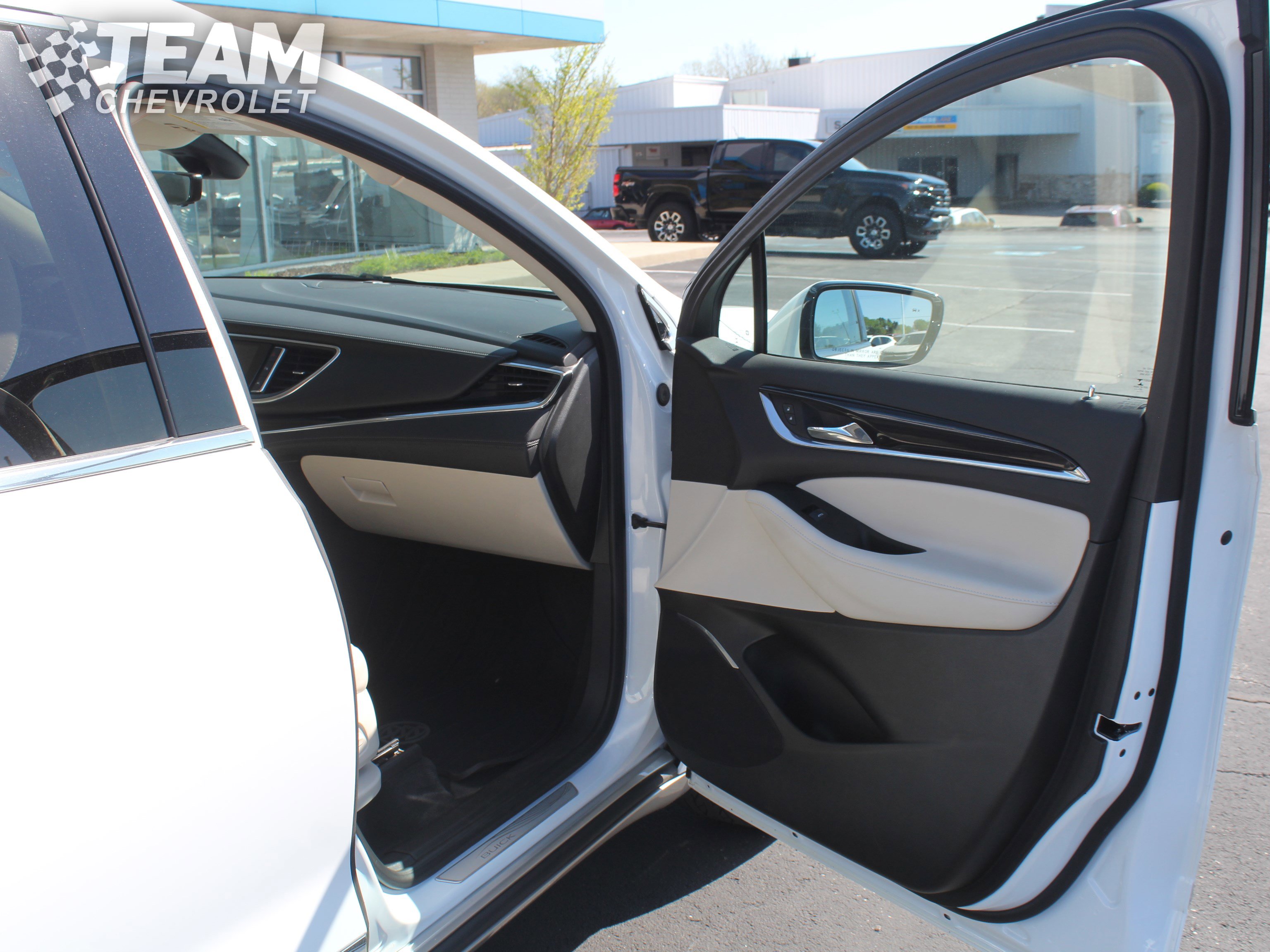 Used 2023 Buick Enclave Essence w/ Experience Buick Package AWD/4WD image 28