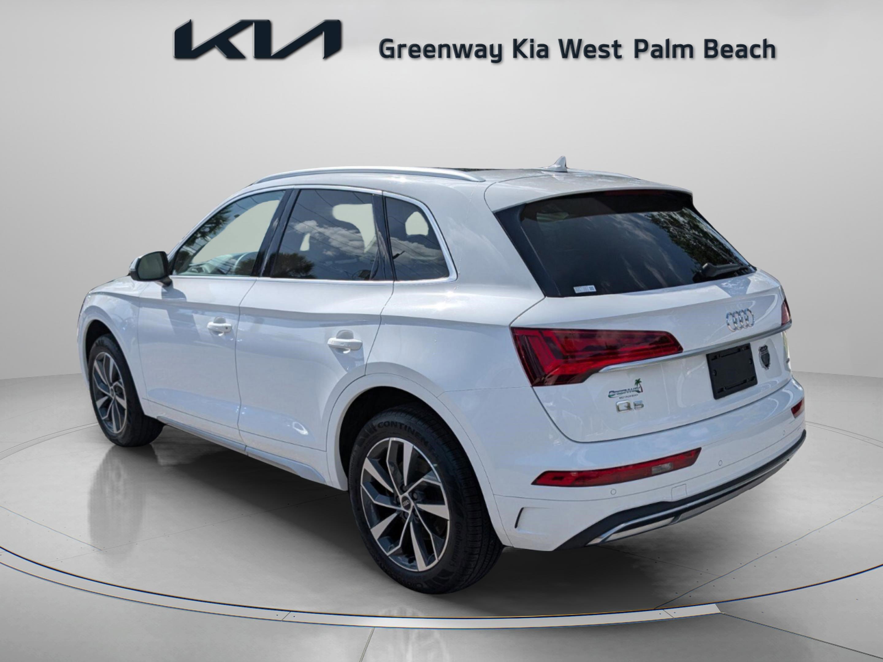 Used 2021 Audi Q5 Premium w/ Convenience Package image 5