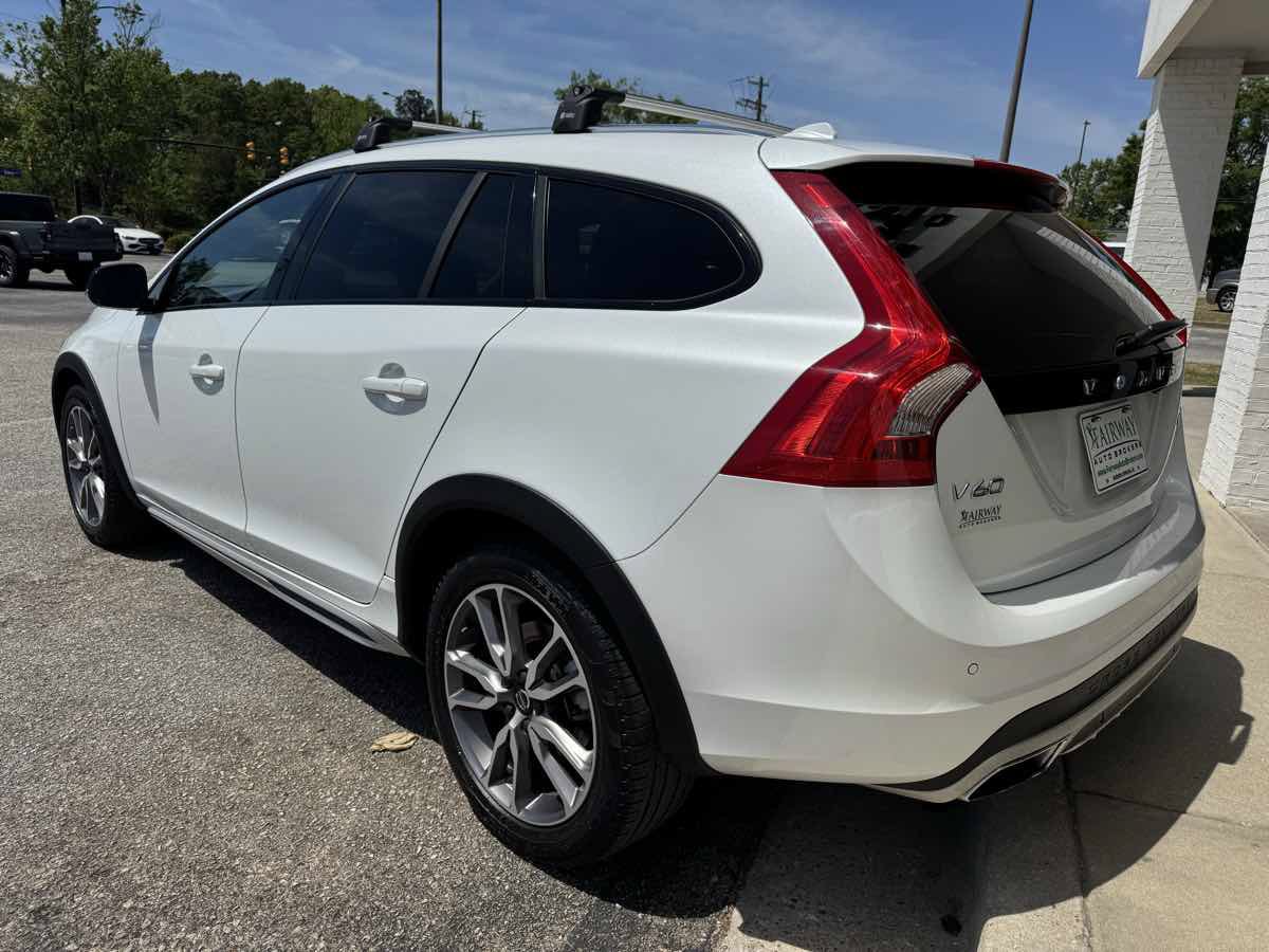 Used 2018 Volvo V60 T5 Cross Country AWD/4WD image 42