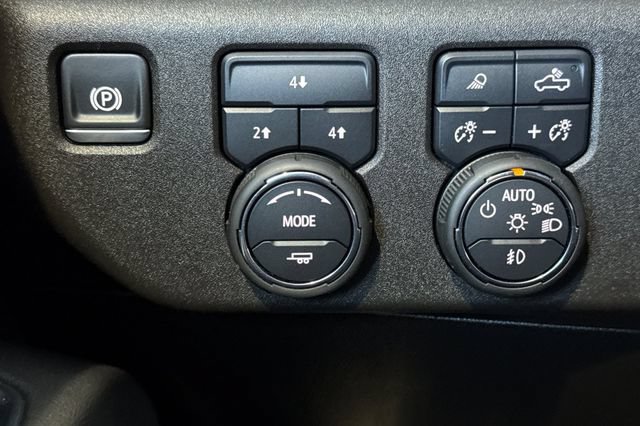 Used 2025 Chevrolet Silverado 2500 LT w/ Trail Boss Package AWD/4WD image 43