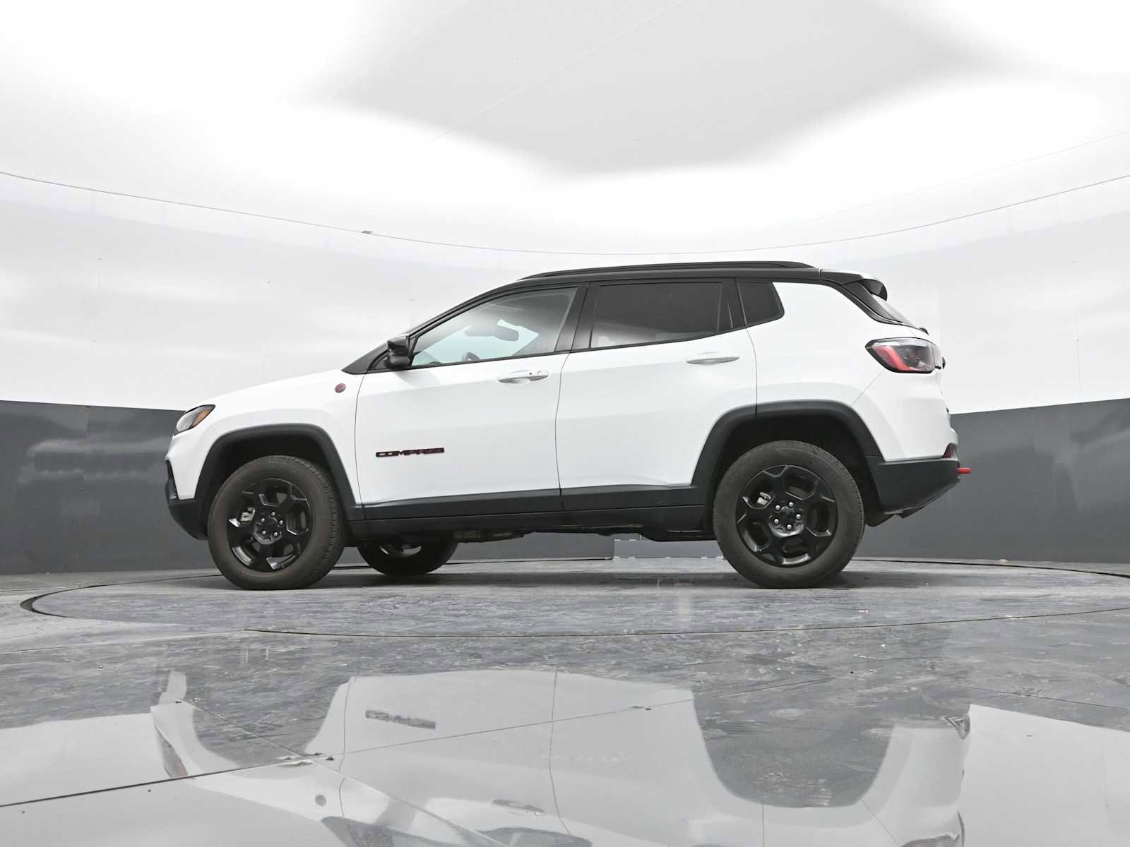 Used 2024 Jeep Compass Trailhawk image 42