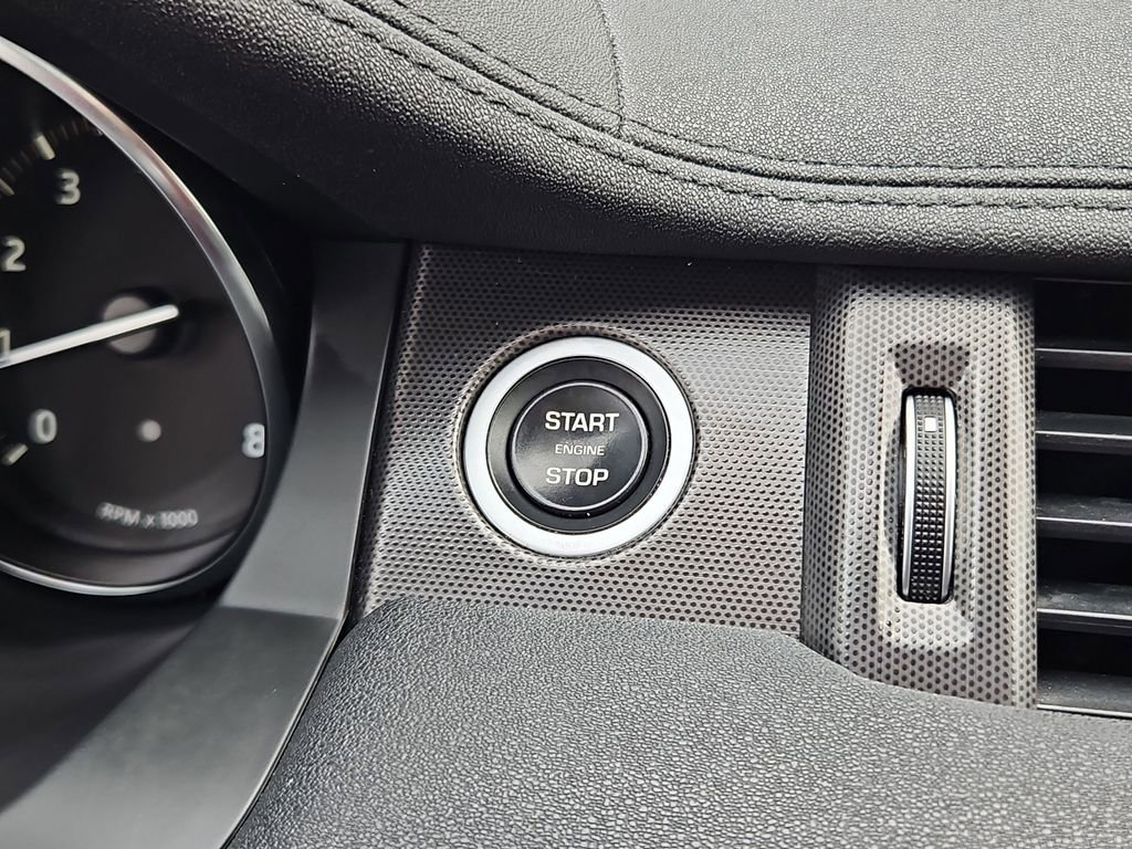 Used 2019 Land Rover Range Rover Evoque image 16
