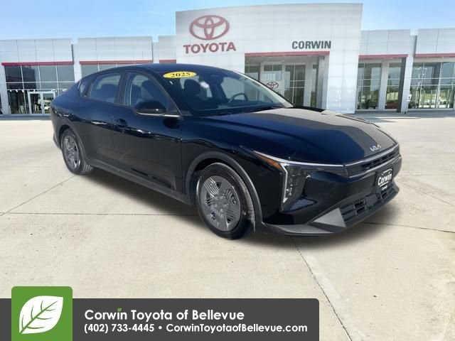 Used 2025 Kia K4 LX image 1