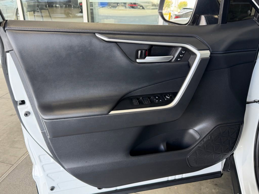 Used 2023 Toyota RAV4 XSE AWD/4WD image 18