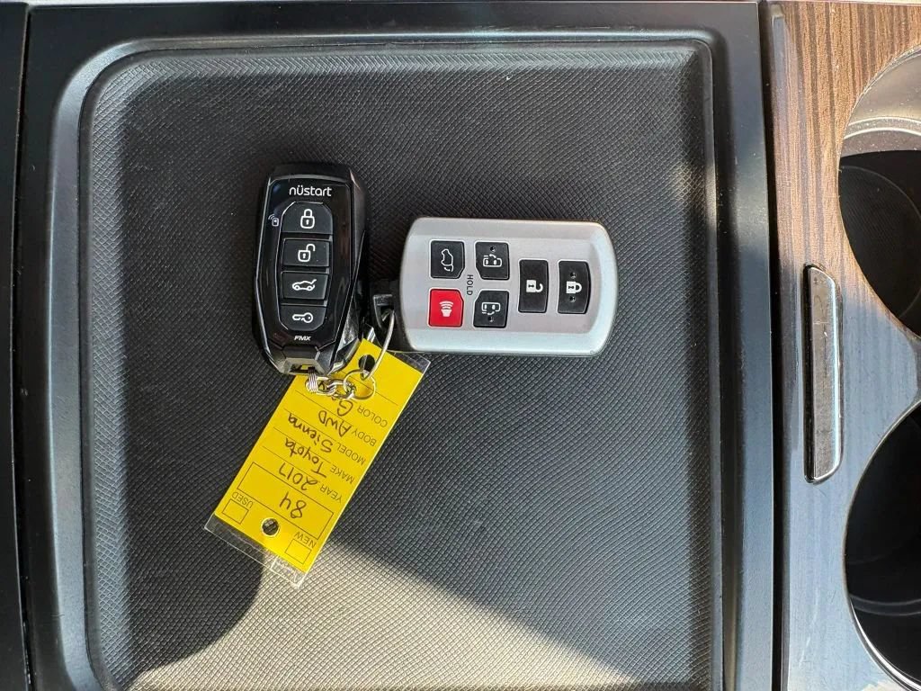 Used 2017 Toyota Sienna XLE Premium AWD/4WD image 28