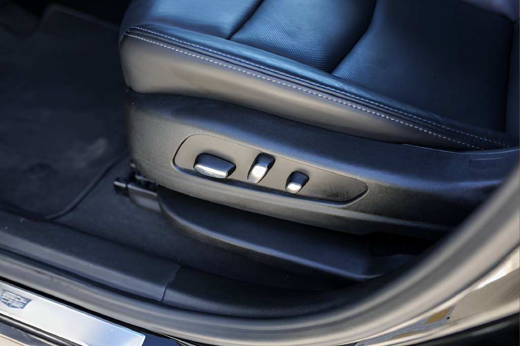 Certified 2025 Cadillac XT6 Premium Luxury FWD image 8