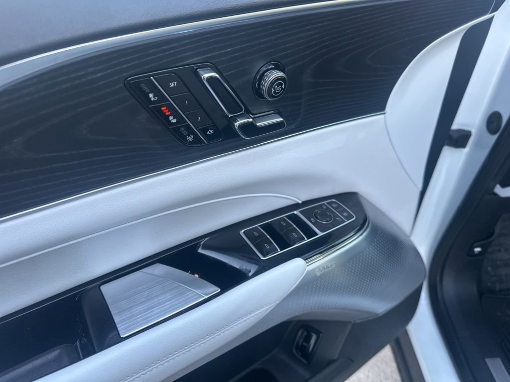 Used 2025 Cadillac Lyriq Luxury image 17