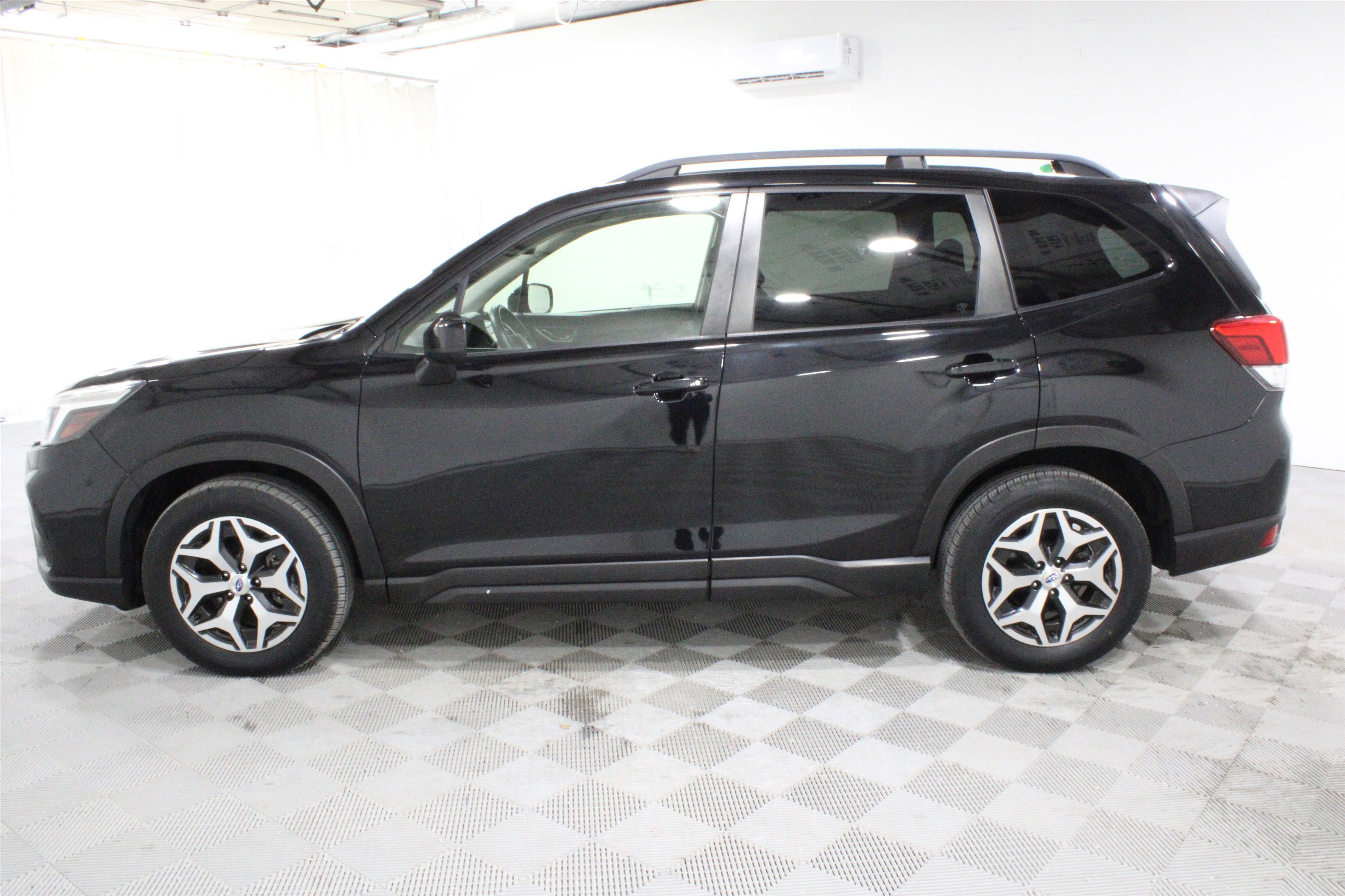 Used 2019 Subaru Forester Premium AWD/4WD image 30