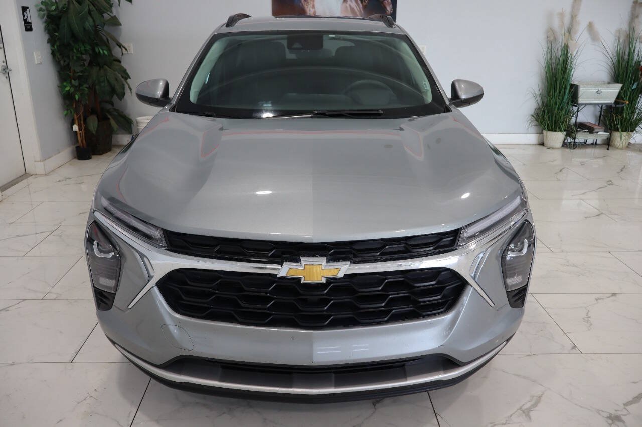 Used 2024 Chevrolet Trax LT FWD image 8
