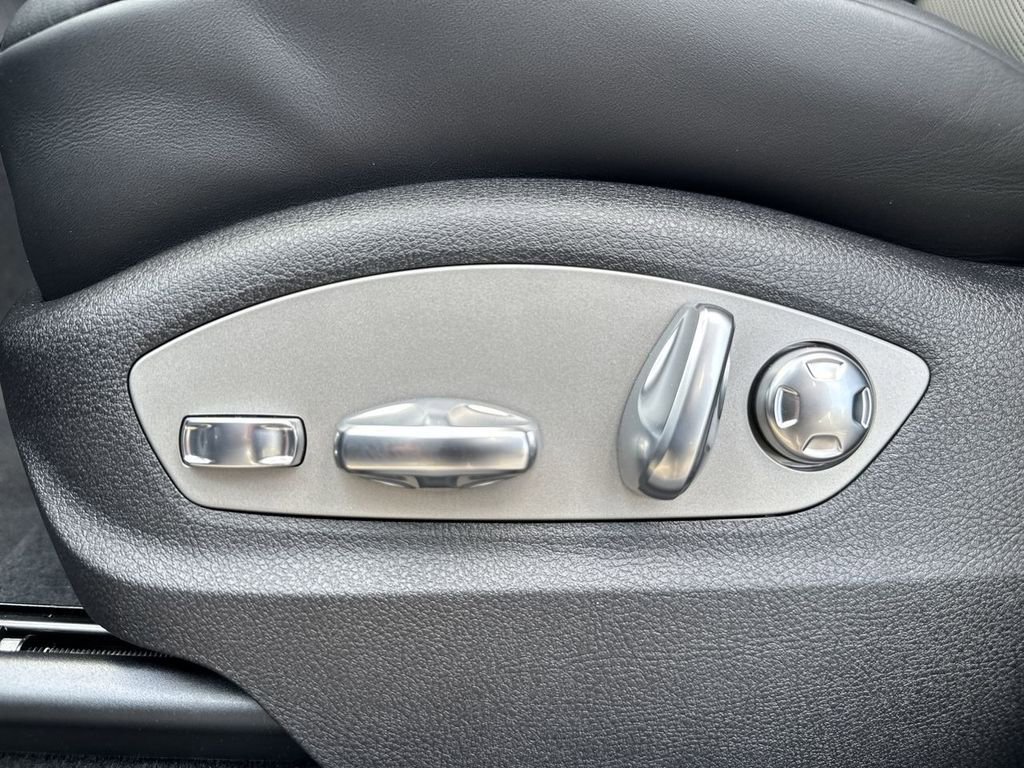 Certified 2026 Porsche Macan image 8