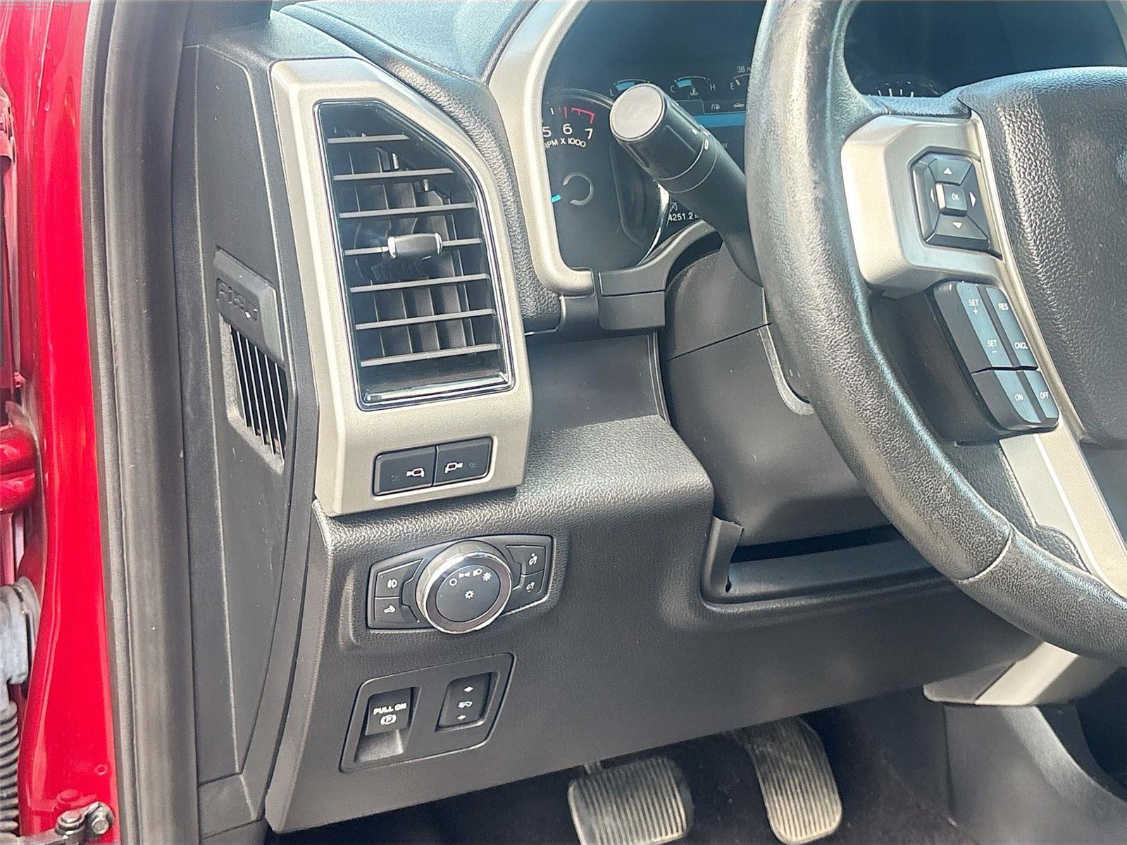 Used 2019 Ford F150 Lariat w/ Equipment Group 502A Luxury image 11