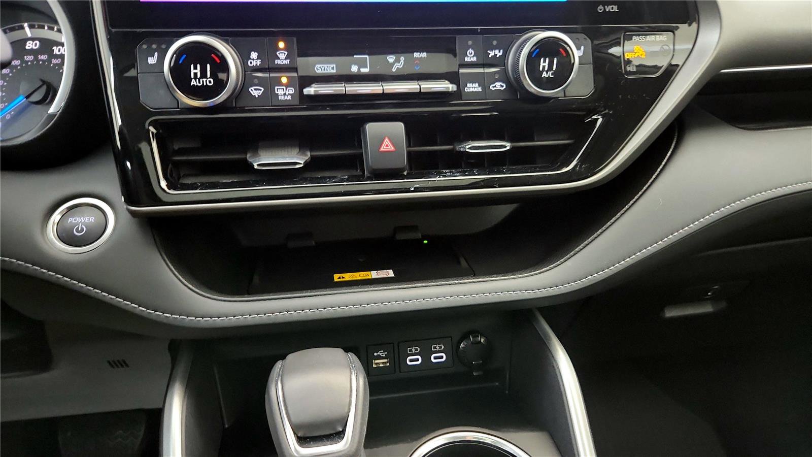 Certified 2024 Toyota Highlander XLE image 33