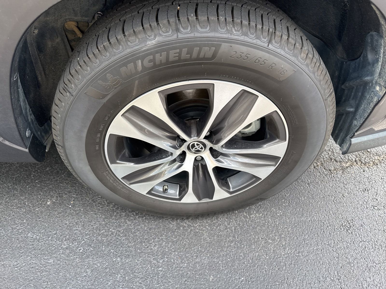 Used 2022 Toyota Highlander XLE image 10