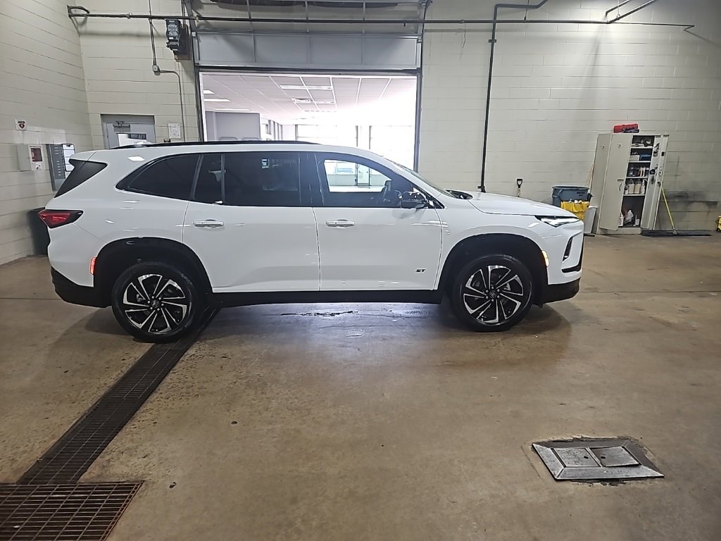 Certified 2025 Buick Enclave Sport Touring image 8