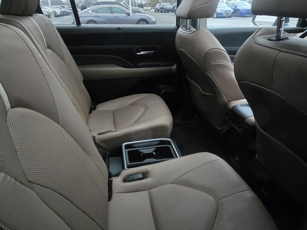 Used 2024 Toyota Grand Highlander Platinum image 16