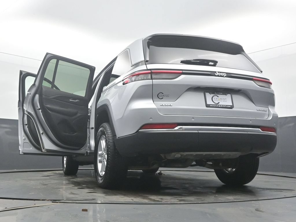 Used 2025 Jeep Grand Cherokee Laredo AWD/4WD image 65