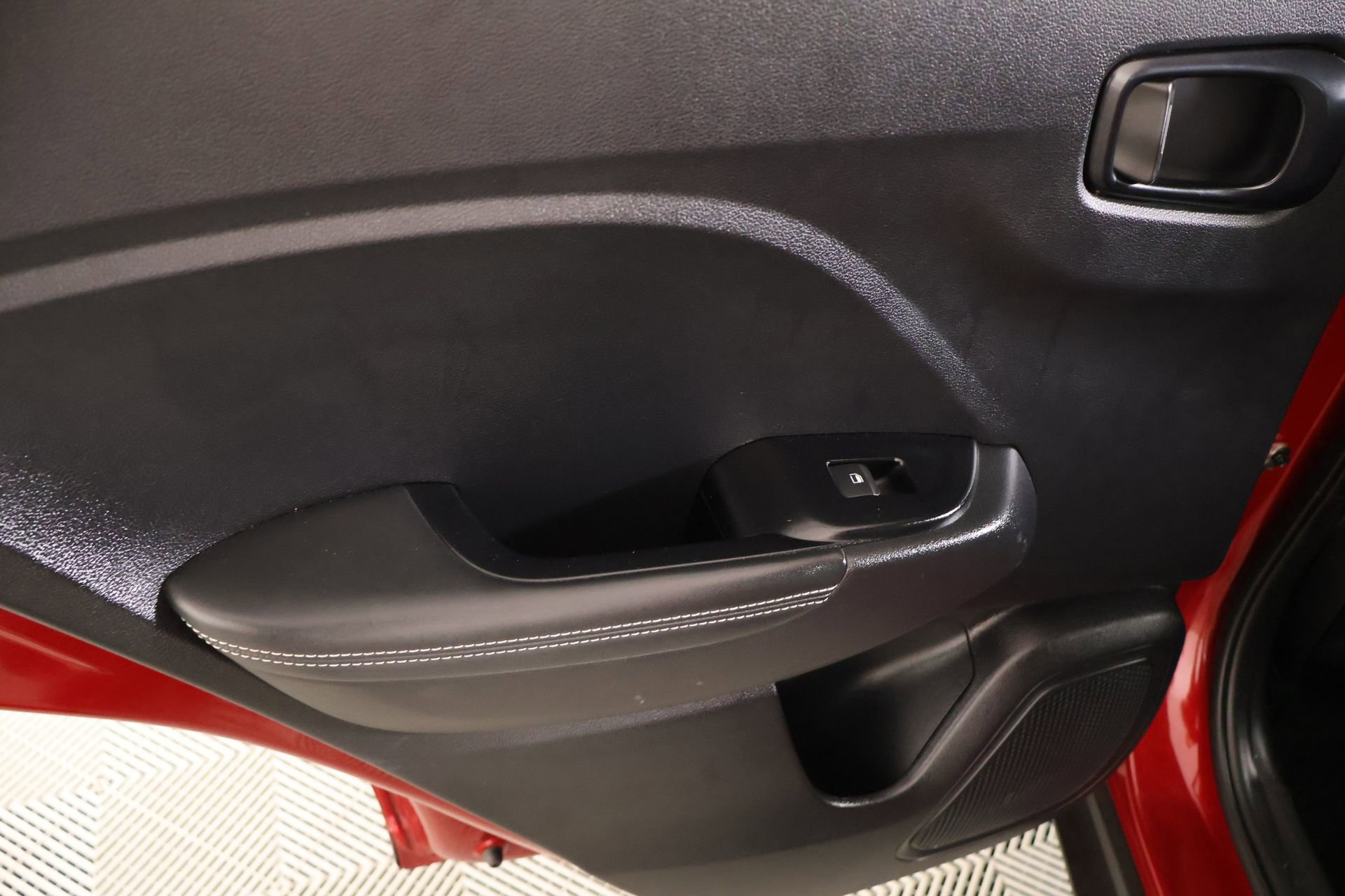 Used 2025 Hyundai Venue Limited FWD image 17