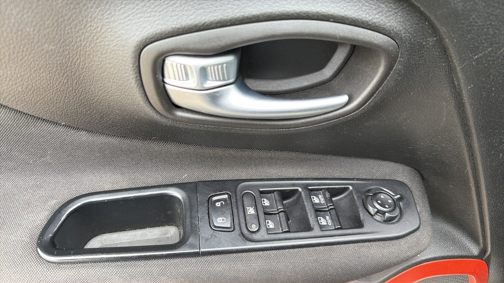 Used 2018 Jeep Renegade Sport w/ Power & Air Group AWD/4WD image 18