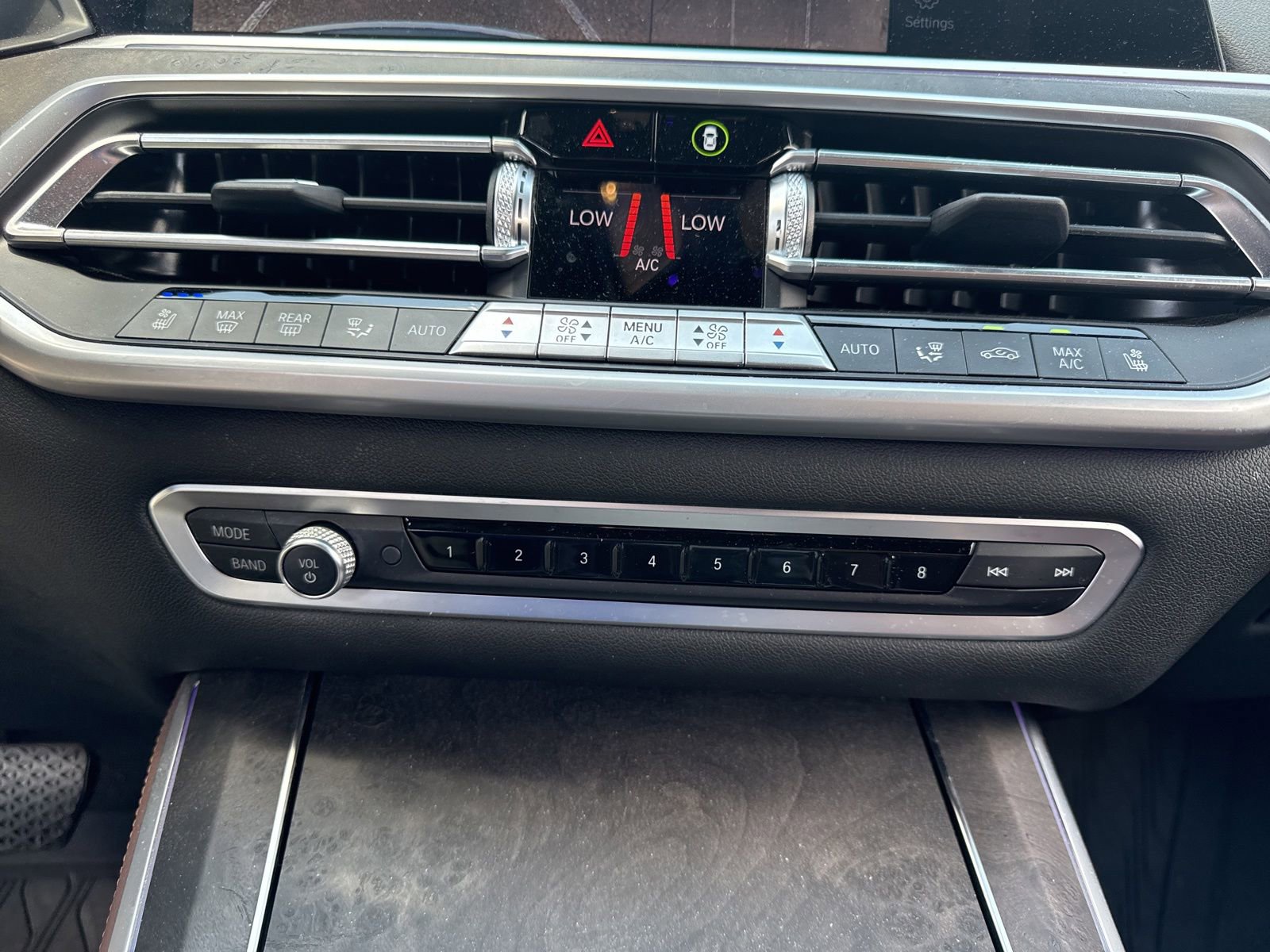 Used 2022 BMW X5 xDrive40i w/ Luxury Seating Package AWD/4WD image 17