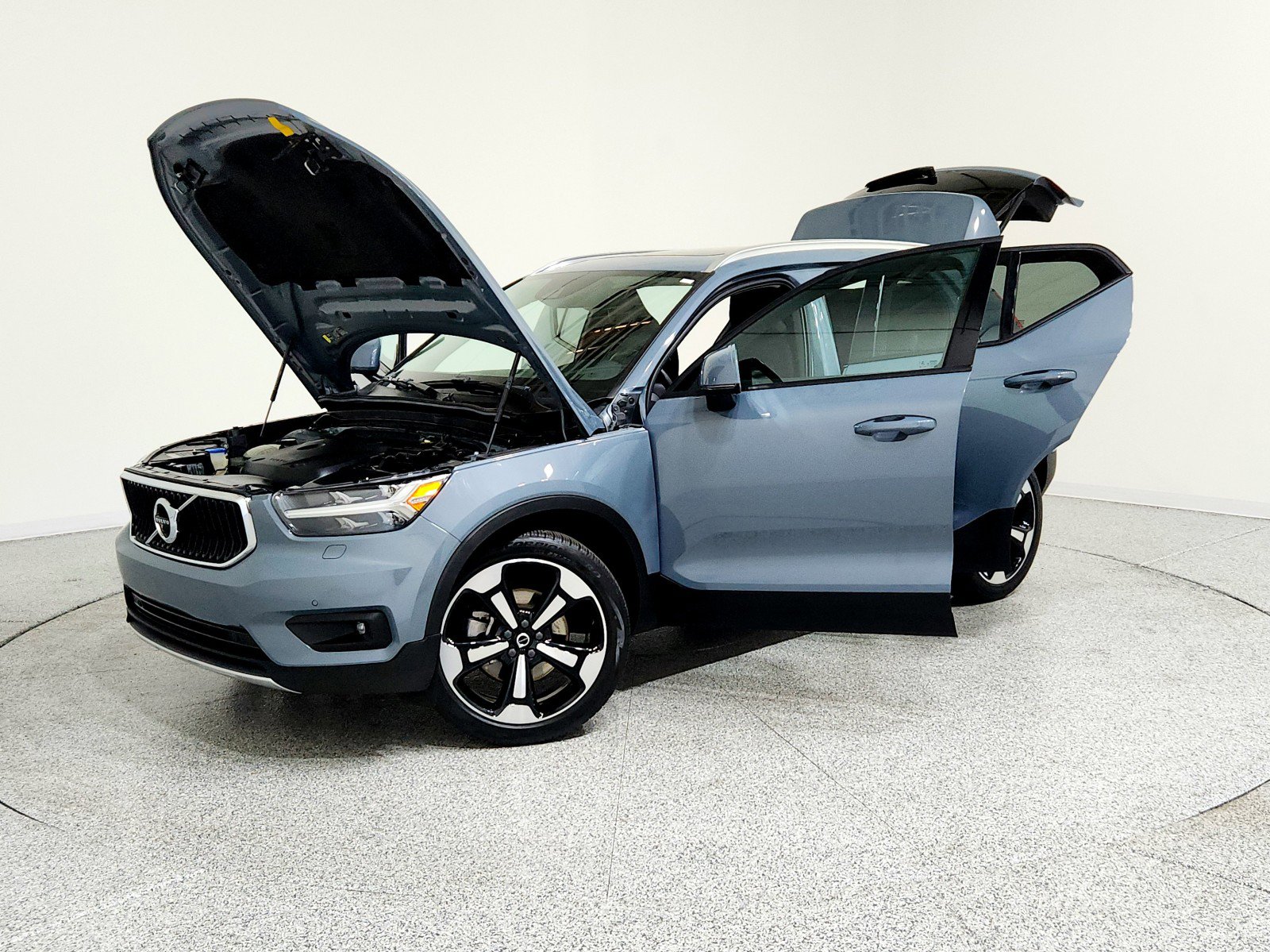 Used 2021 Volvo XC40 T5 Momentum image 6