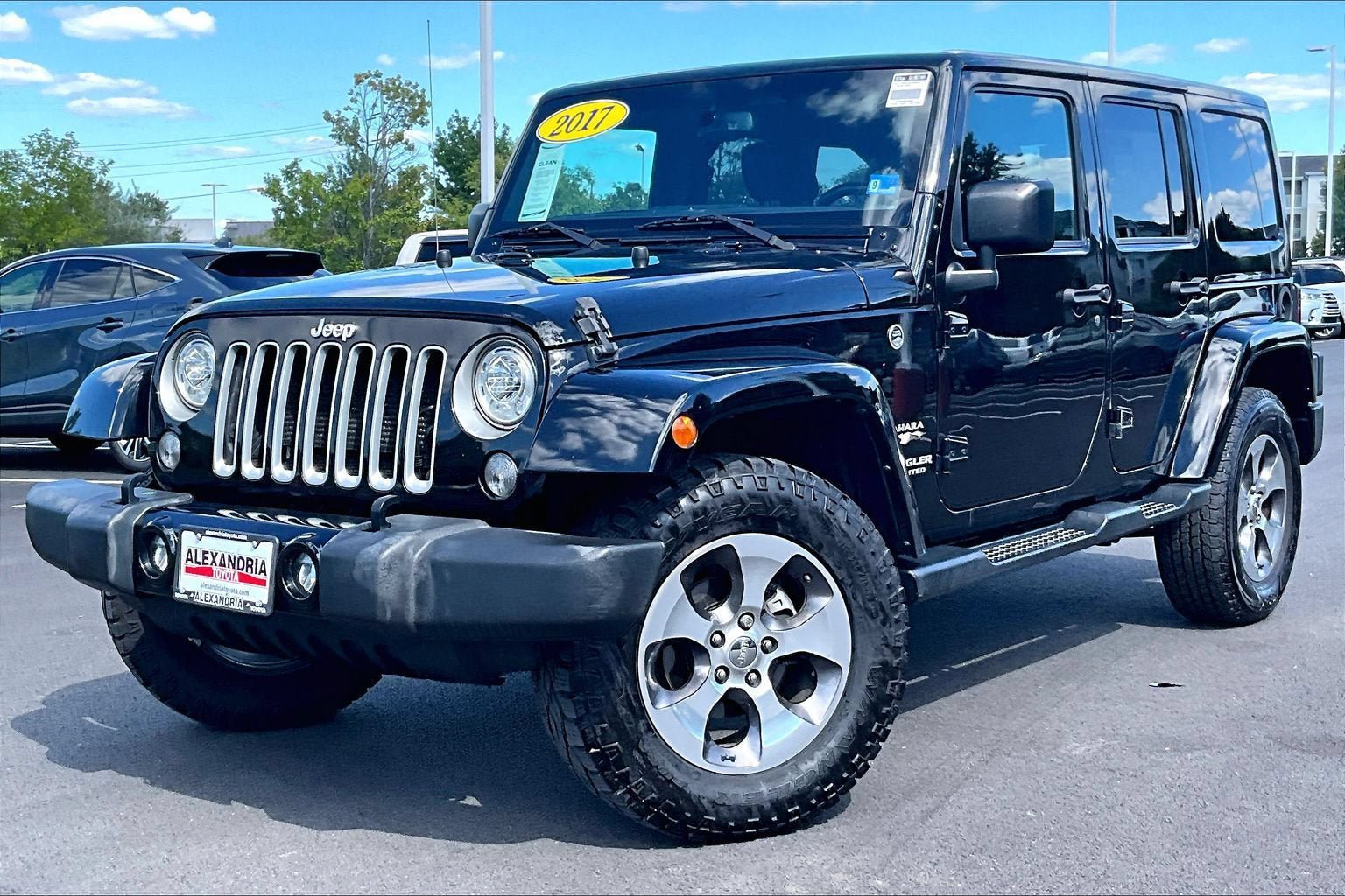 Used 2017 Jeep Wrangler Unlimited Sahara w/ Connectivity Group AWD/4WD image 1