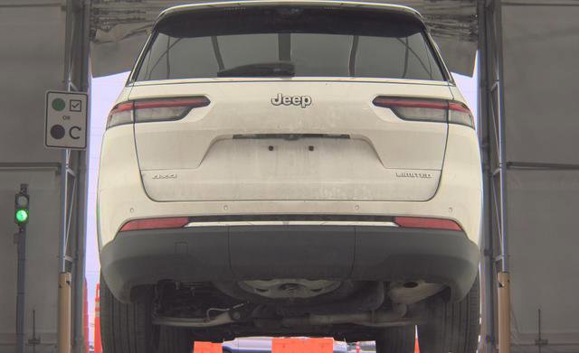 Used 2024 Jeep Grand Cherokee L Limited w/ Luxury Tech Group II image 4