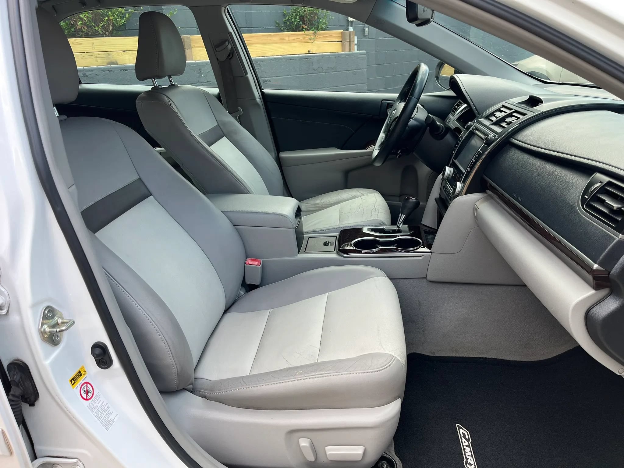 Used 2014 Toyota Camry XLE FWD image 17