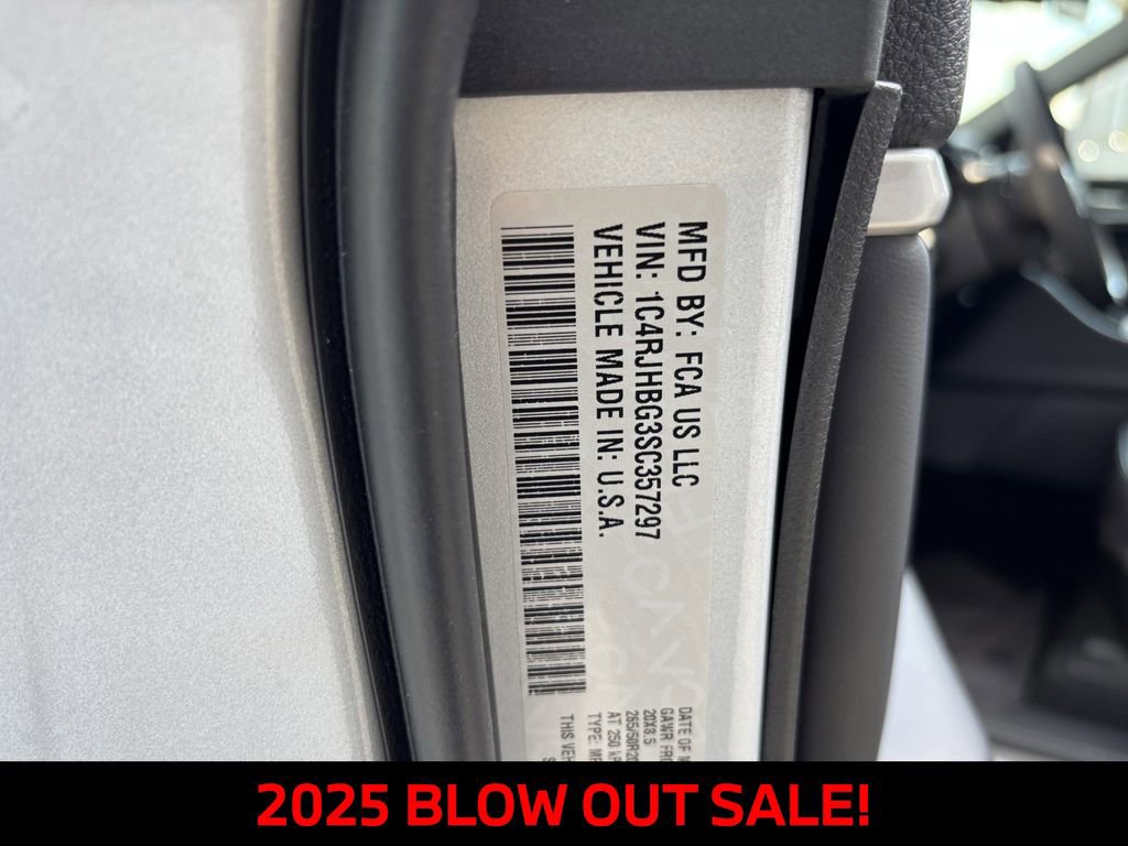 New 2025 Jeep Grand Cherokee Limited w/ Black Appearance Package image 24