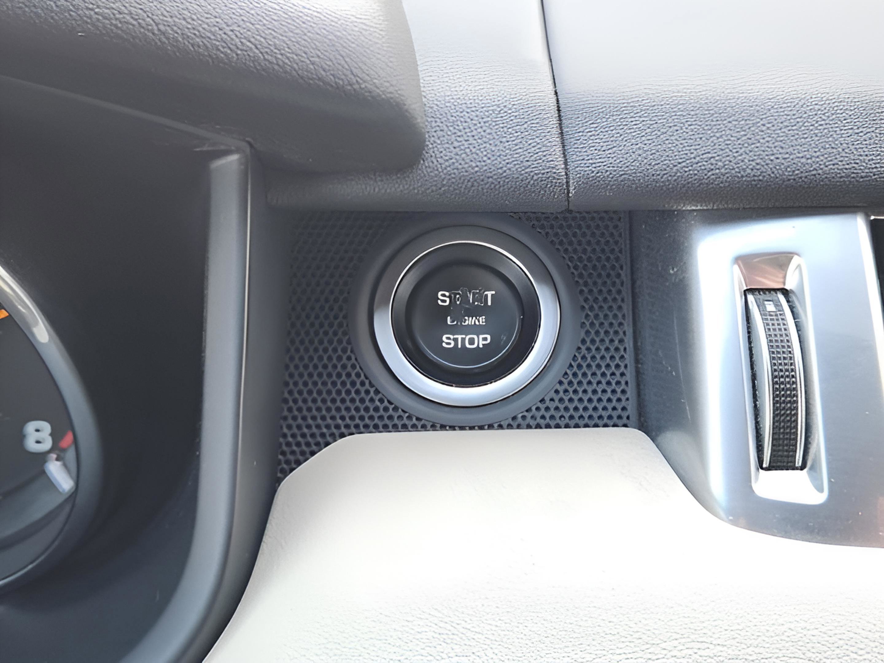 Used 2015 Land Rover Range Rover Sport HSE image 15