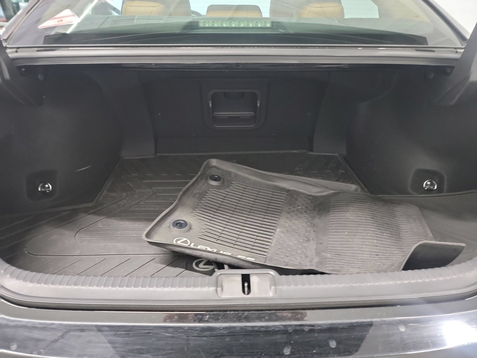 Used 2022 Lexus ES 300h w/ Accessory Package FWD image 26