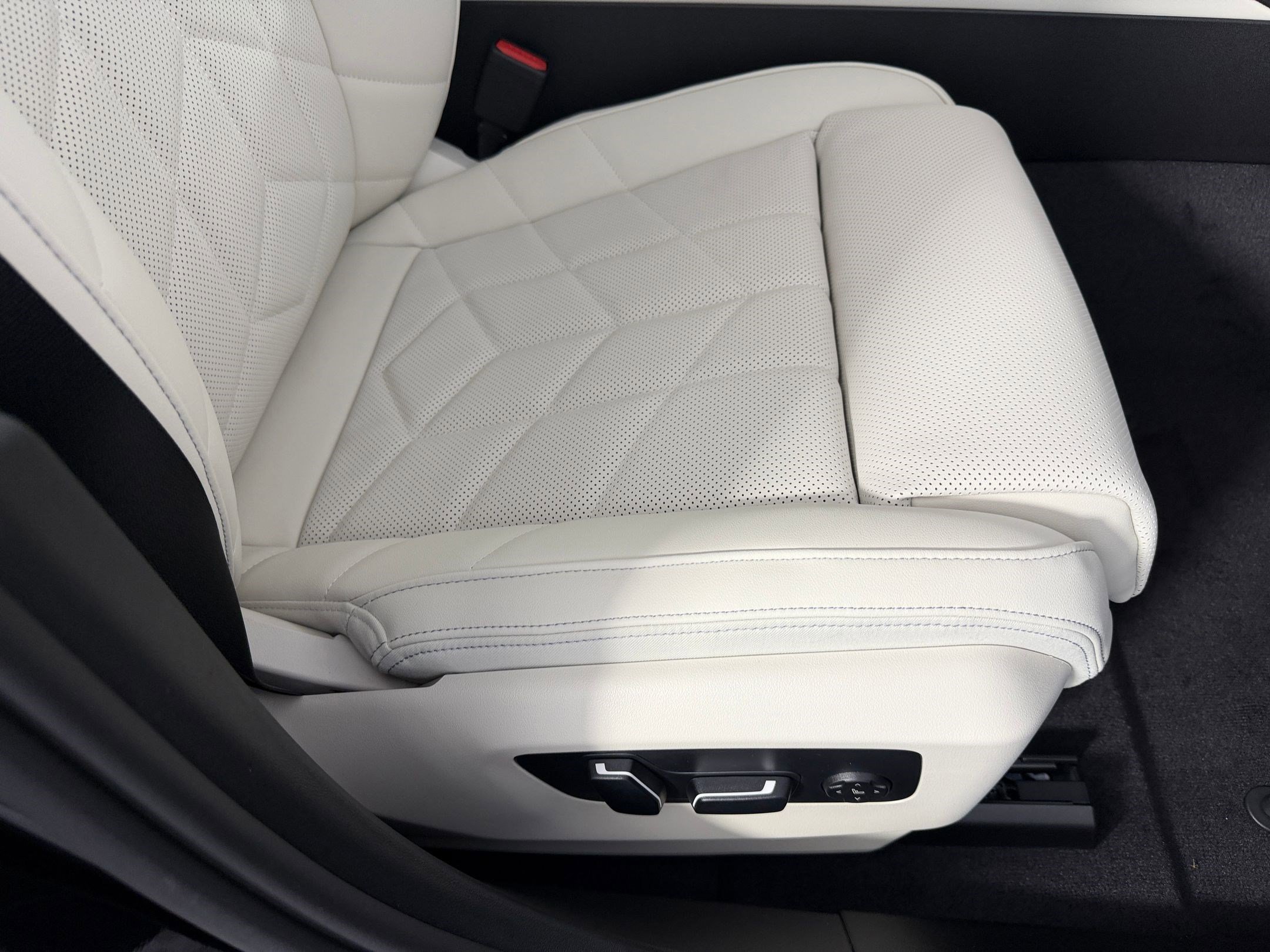 New 2026 BMW i5 eDrive40 RWD image 34