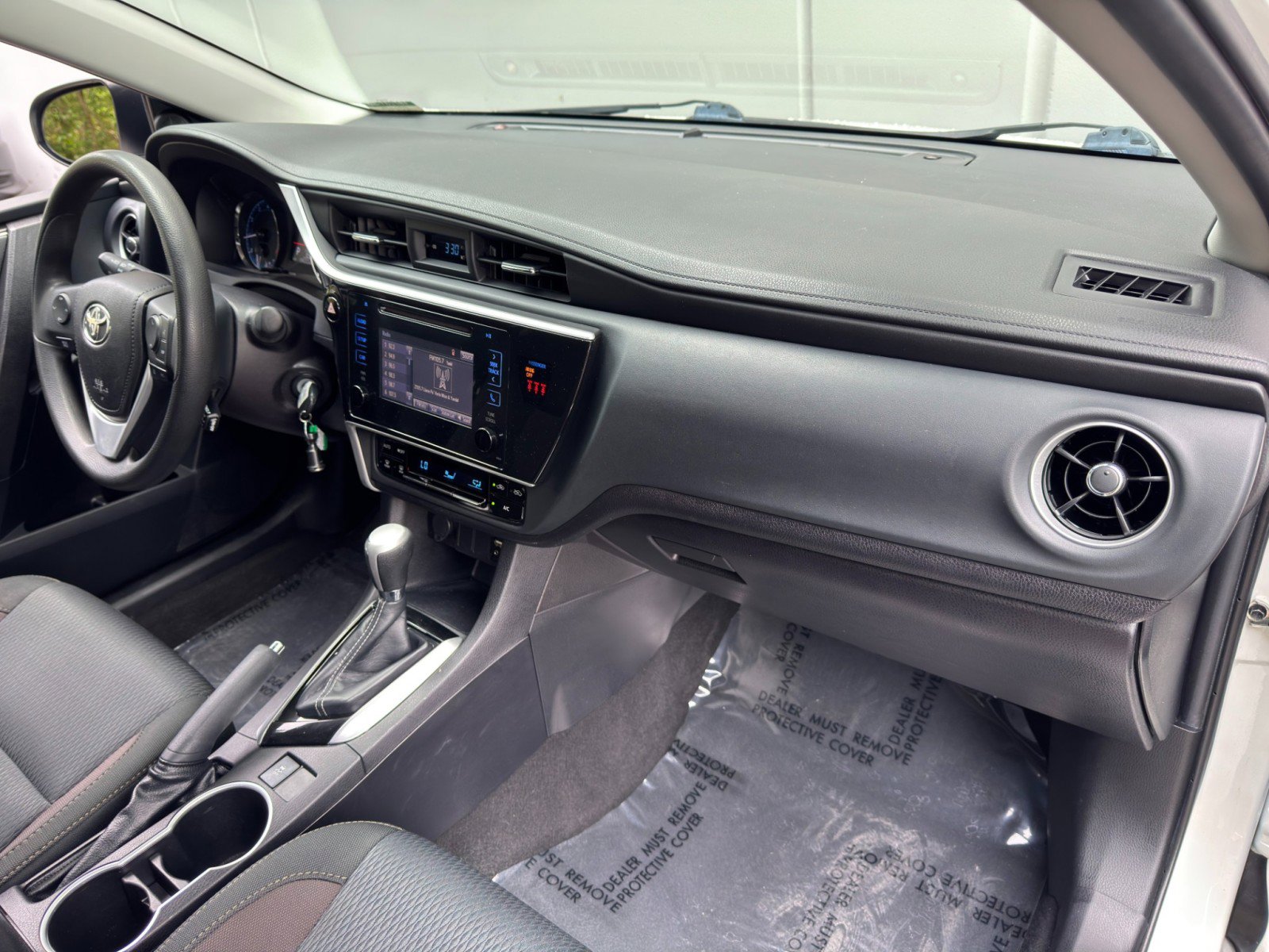 Used 2019 Toyota Corolla LE w/ Carpet Mat Package (TMS) FWD image 13