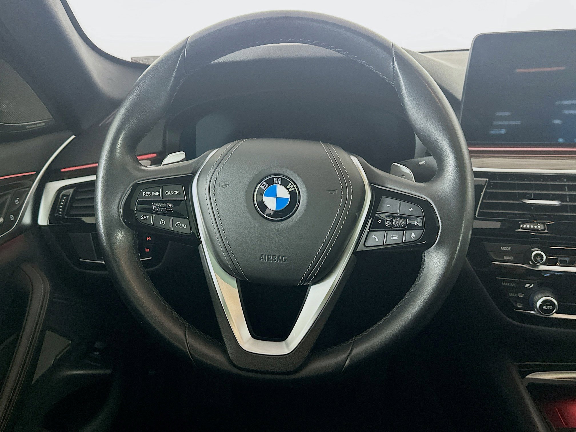 Used 2023 BMW 530i w/ Premium Package image 18