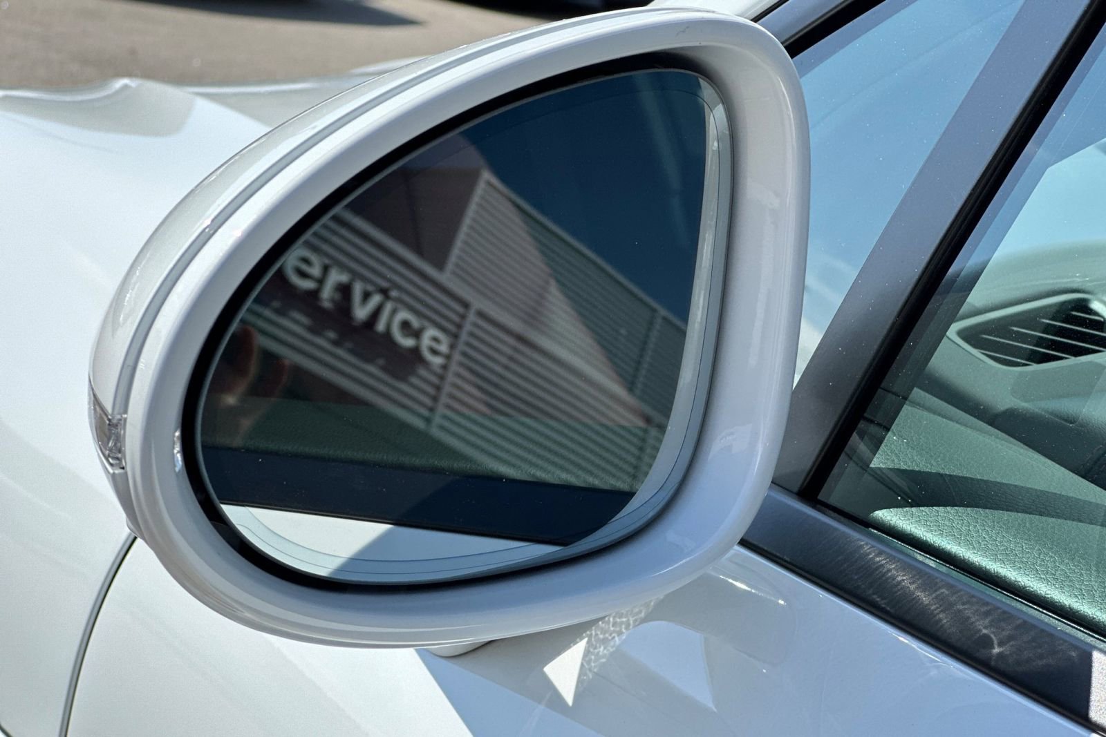 Used 2025 Porsche Macan image 41