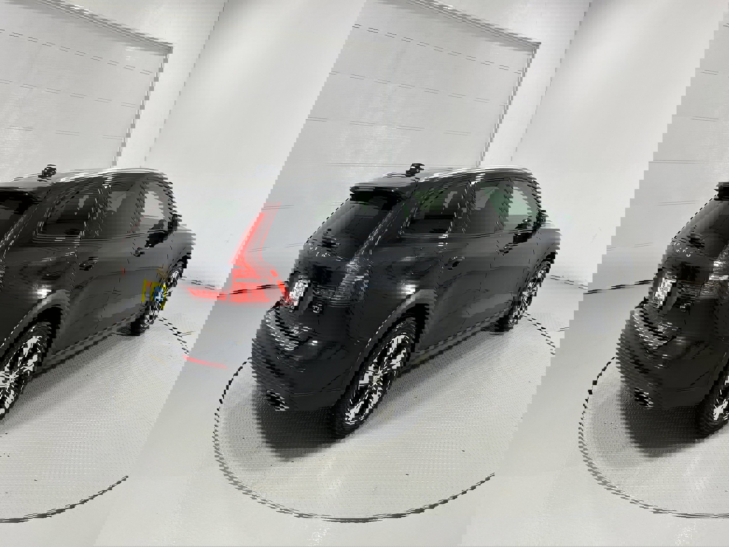 Used 2020 Volvo V60 T5 Cross Country w/ Protection Package Premier image 35